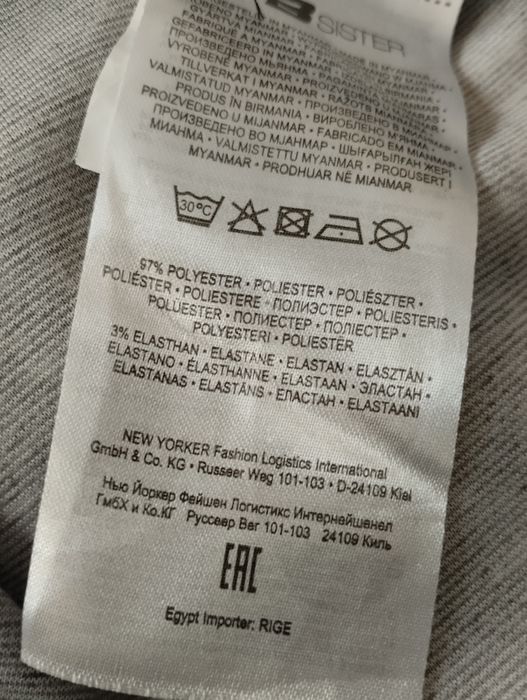 Krótka sukienka w kratę kratkę rozkloszowana L ogrodniczka