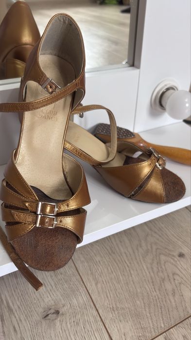 Туфлі для бальних танців