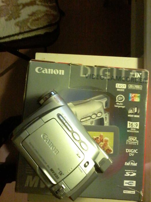 Відеокамера  Canon MV830