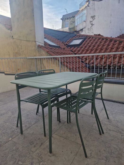 Mesa metálica + 4 cadeiras
