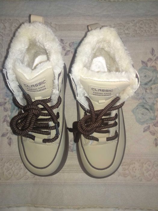 Жіночі зимові чоботи в сучасному стилі хайтоп  37,5-38 нове