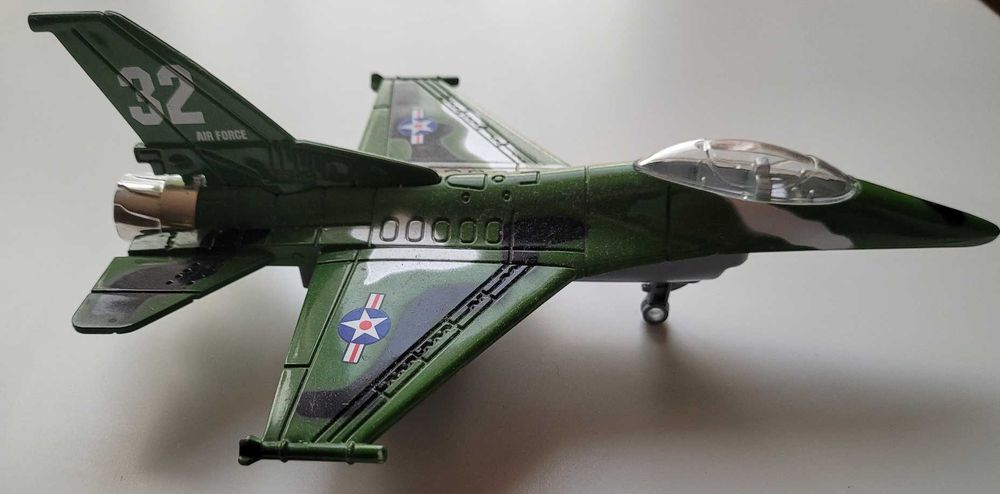 Винищувач Літак  General Dynamics F-16 Fighting Falcon Довжина 23 см