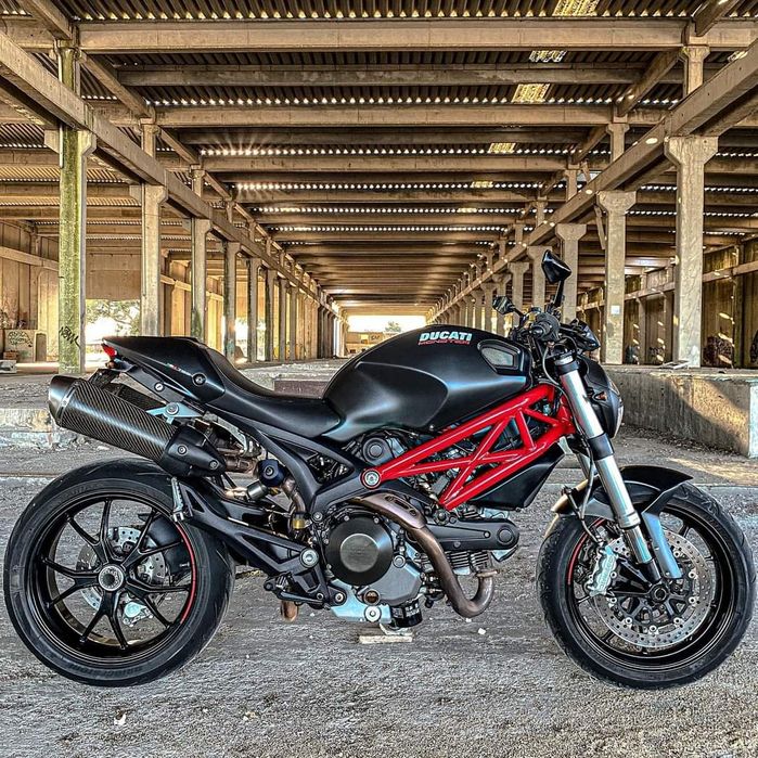 Ducati 796 Monobraço