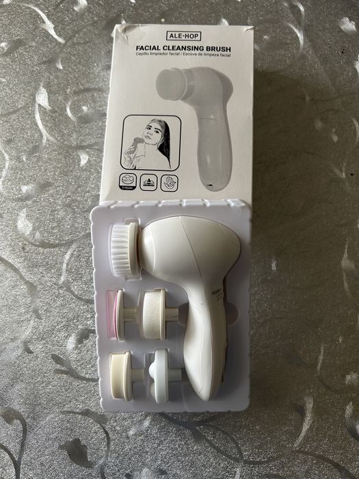 Facial Cleaning Brush