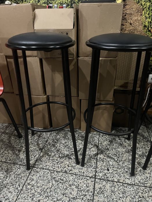 Bancos de balcao, novos sem uso praticamente