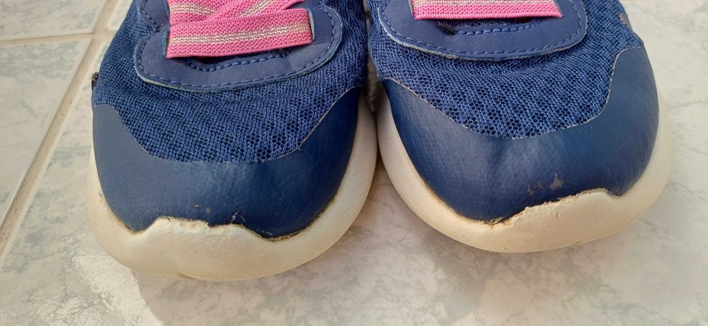 Sapatilhas Skechers e Adidas