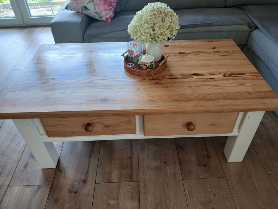 Piekny odnowiony Kredens