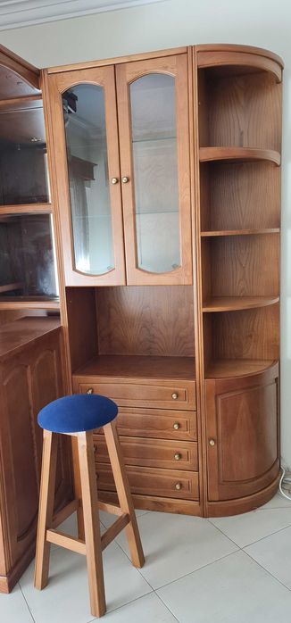 Móvel Bar de Canto Premium em Carvalho + 2 Bancos – [JÁ DESMONTADO]