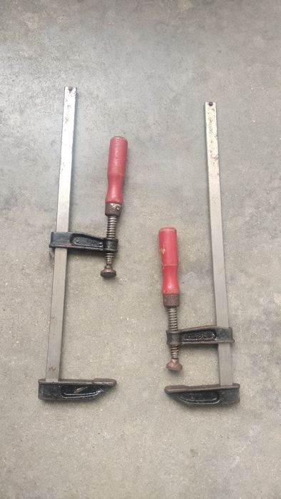 Dois grampos com 35cm