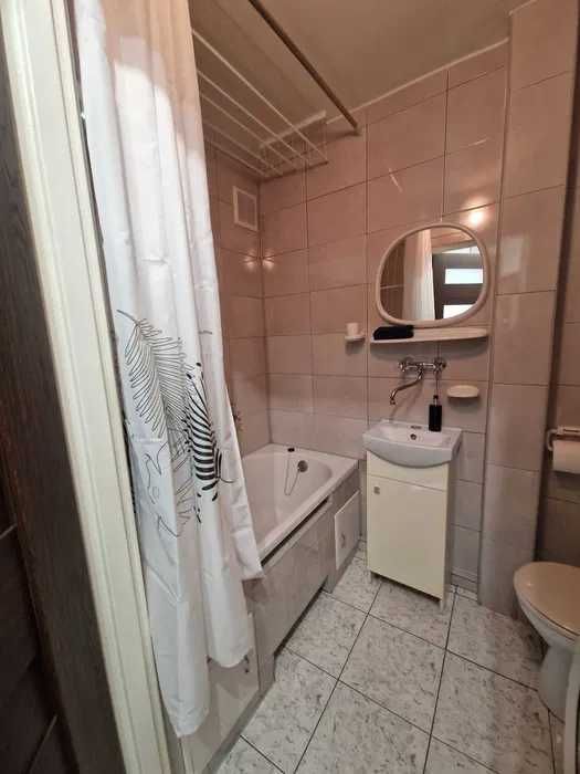 Чудовий Київський гуртожиток!  Метро Дніпро Дешево! Дзвони!