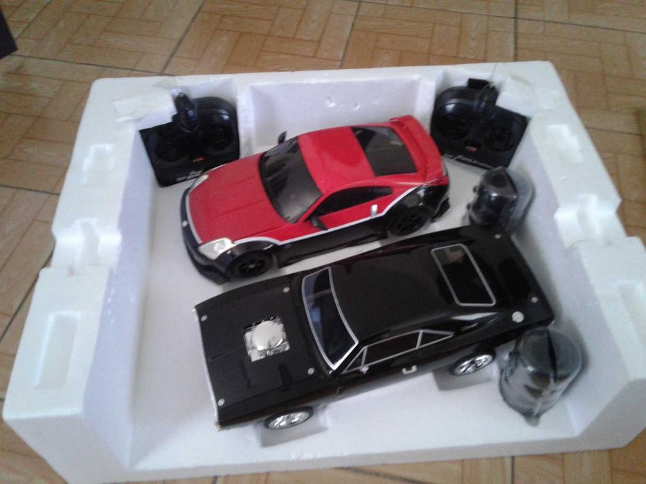 Dodge Charger R/T e Nissan 350 Z a 1/16 da Fast & Furious, como novos!