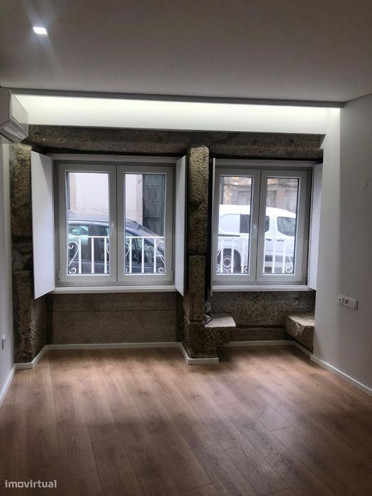 Apartamento T2 c/ terraço e churrasqueira no Centro de Braga.