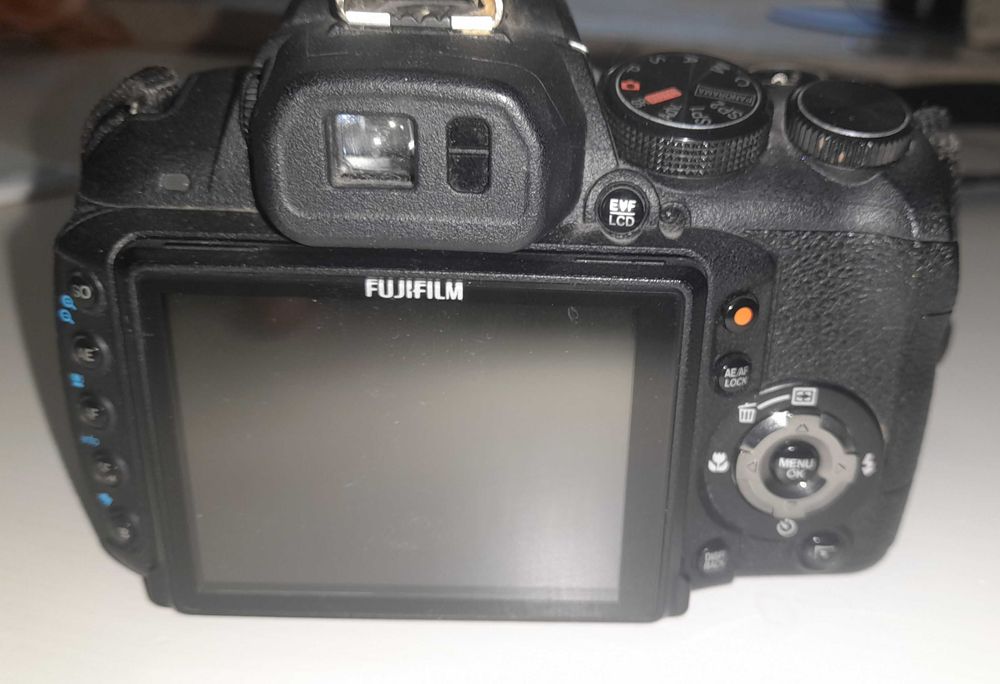 Aparat cyfrowy Fujifilm Finepix S10 Zoom x 30