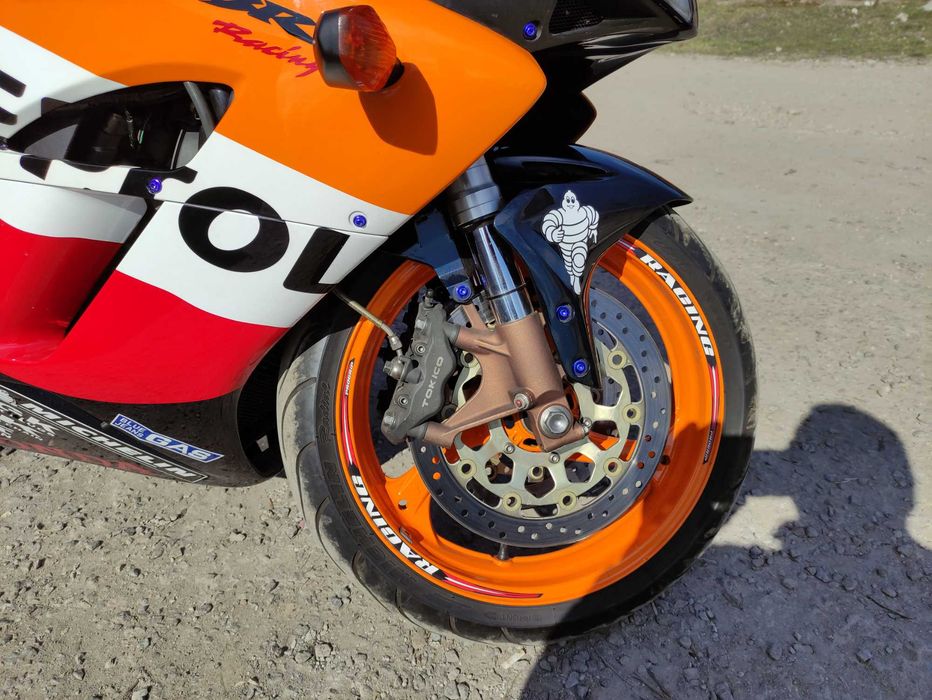 Honda CBR 1000RR  2005