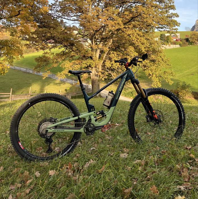 Rocky Mountain Altitude Carbon L