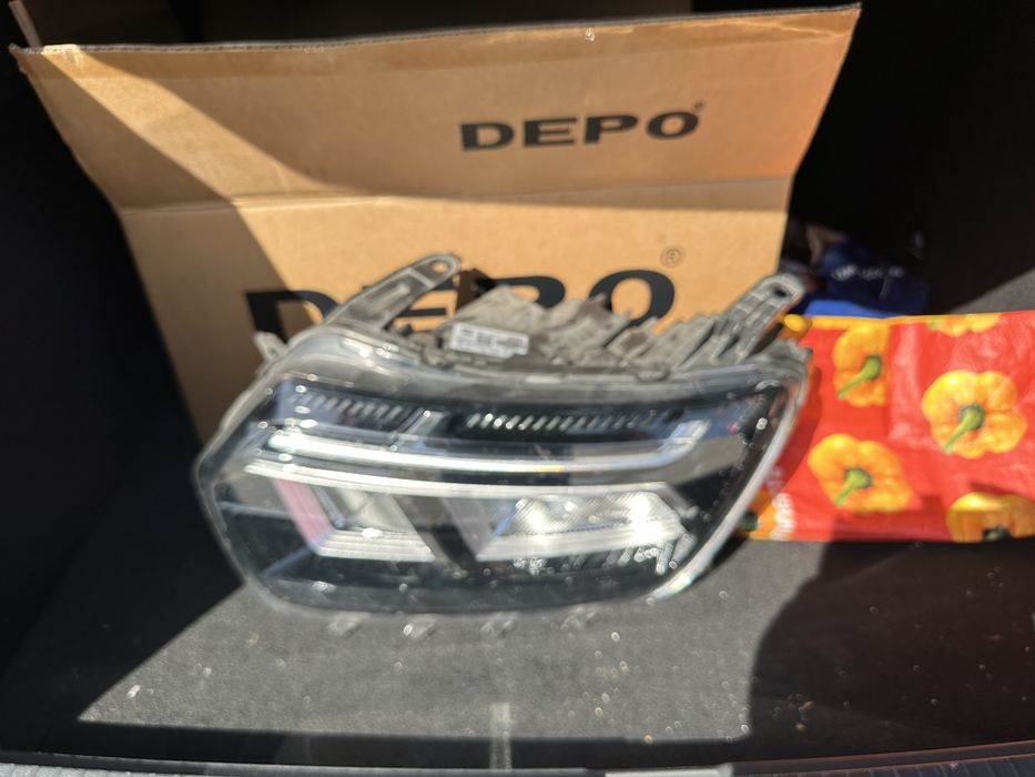 Ótica esquerda original Dacia Duster 9/2021 (apenas Led avariado)