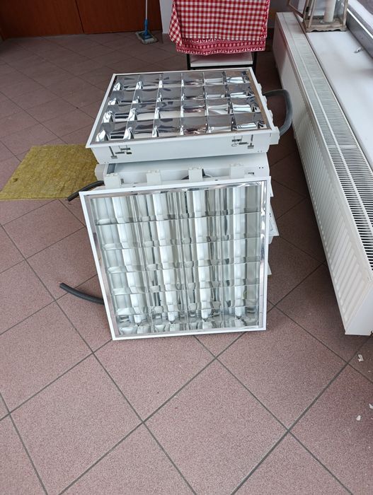 Lampy panelowe oprawy z jarzeniówkami kompletne