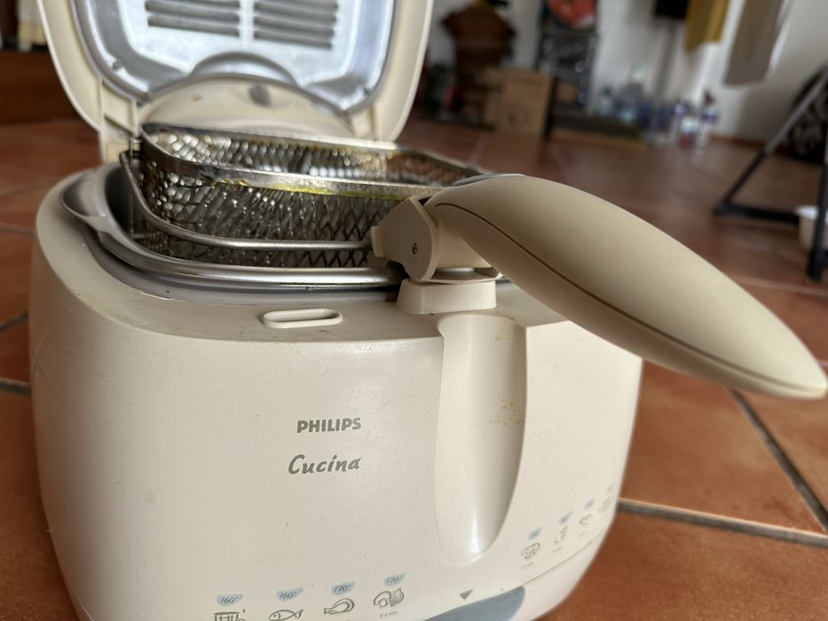 Fritadeira a oleo pouco usada