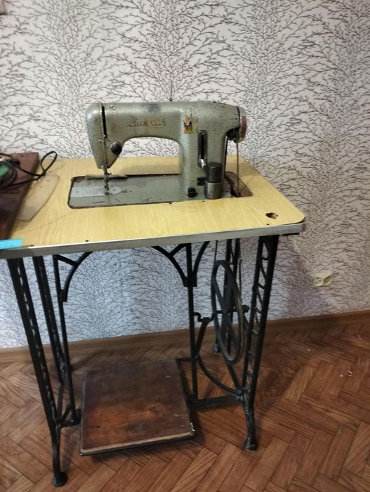 Швейні машинки на продаж