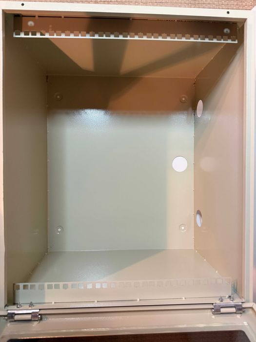 Szafa Rack 19" wisząca 9U 350 szara, drzwi szklane. Zarezerwowana.