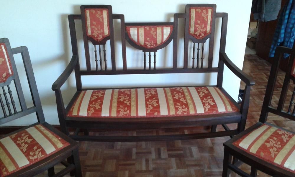 Canapé / cadeirão e duas cadeiras do Séc XIX, em madeira exótica