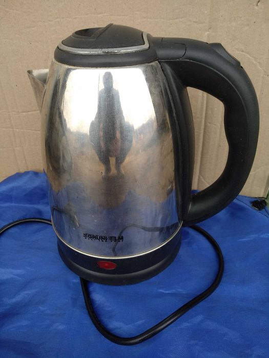 Электрочайник Grunhelm EKS-7518