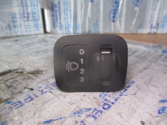 Botão / interruptor de luzes ROVER 600 (RH)