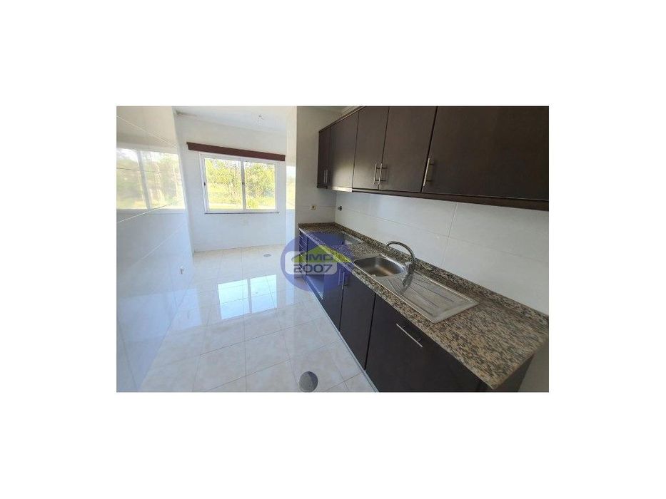 Apartamento T2 em Canelas