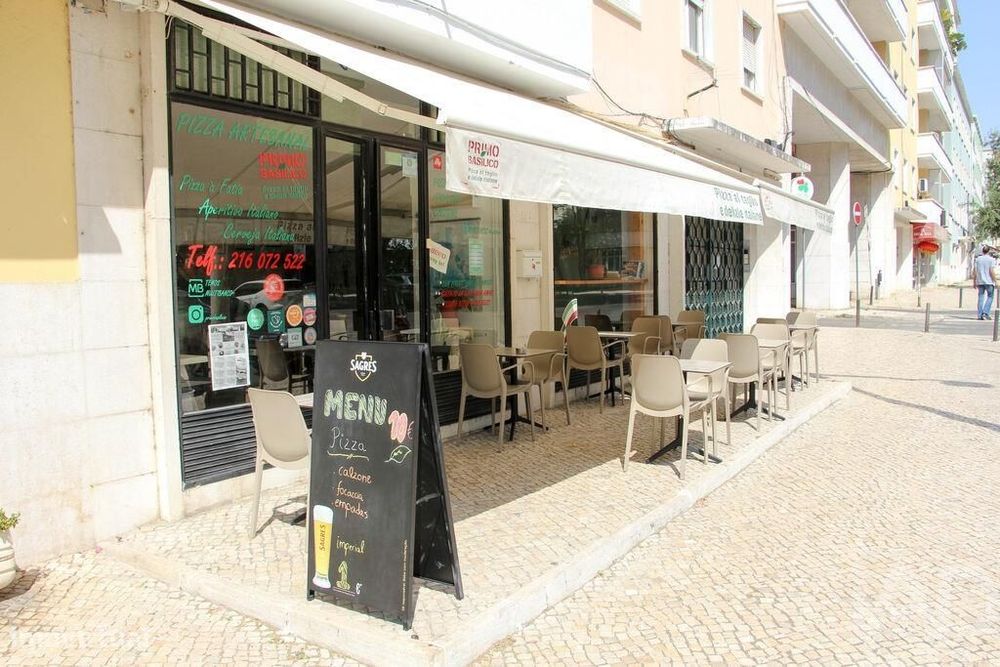 Loja / Estabelecimento Comercial em Areeiro de 158,00 m2