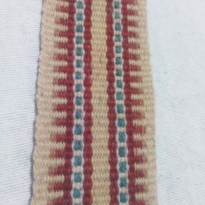 З овечої вовни ткані крайки.