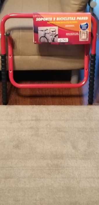 Suporte em metal para bicicleta(s)