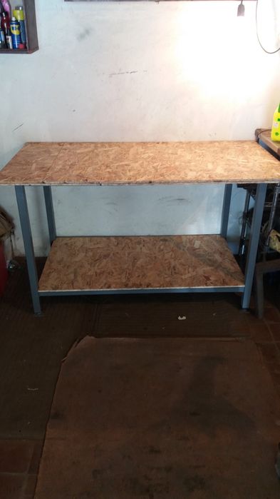 Стол новый.