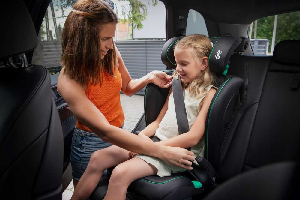 Lionelo Neal Fotelik Samochodowy iSize 100-150c 15-36 ODCHYLANY ISOFIX