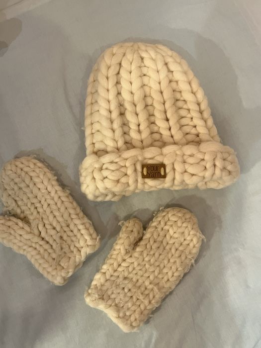 Набір шапка та рукавиці крупної в'язки бежевого кольору