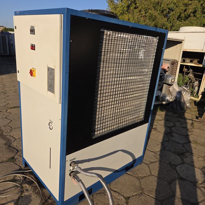 Chiller 15 kW z modułem hydraulicznym