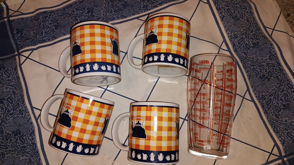 Conjunto 4 canecas + copo medidor