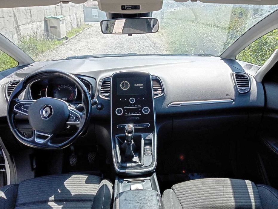 Vendo o meu carro. Renault Grand Scenic 2017. Venda urgente, por isso o preço é muito baixo.