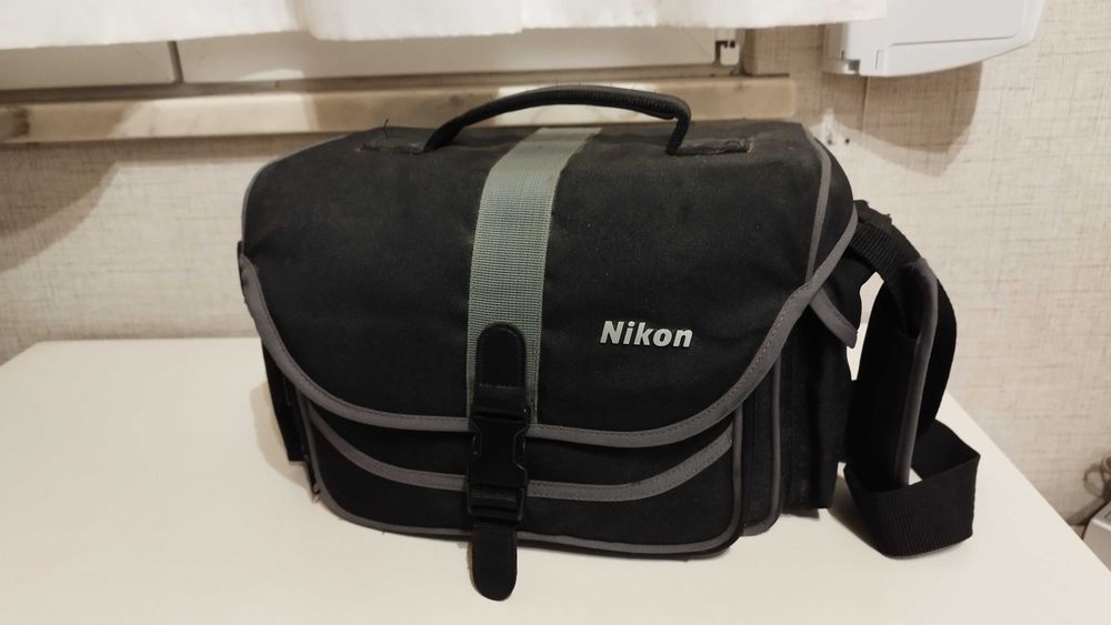 KIT Câmara Fotográfica Nikon F 65 + extras (Analógica - película)