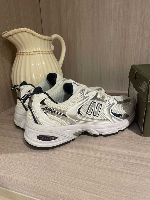 Białe tenisówki New Balance 530 w rozmiarze 39
