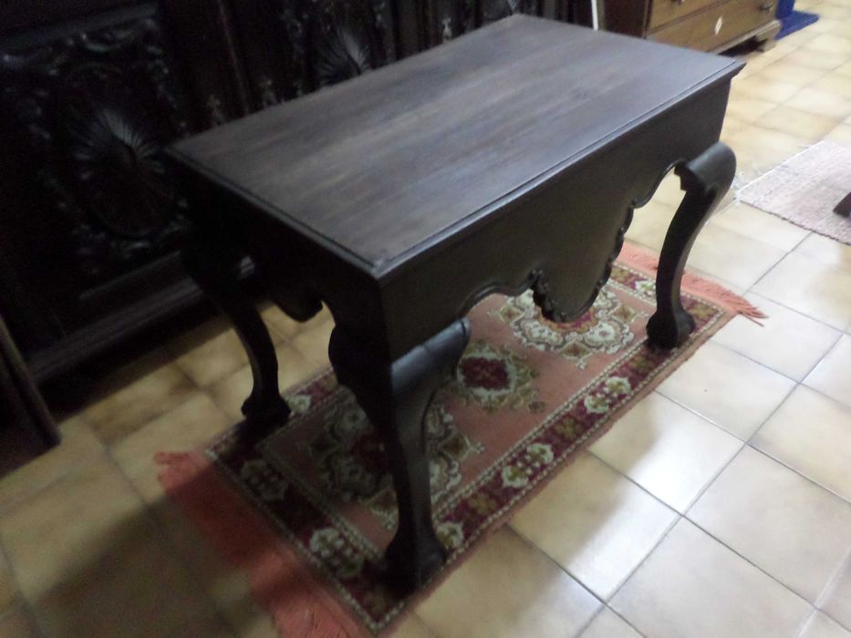 Mesa de apoio antiga em madeira estilo D. João V