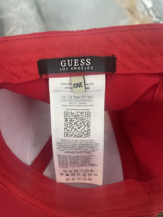 Кепка GUESS червоного кольору