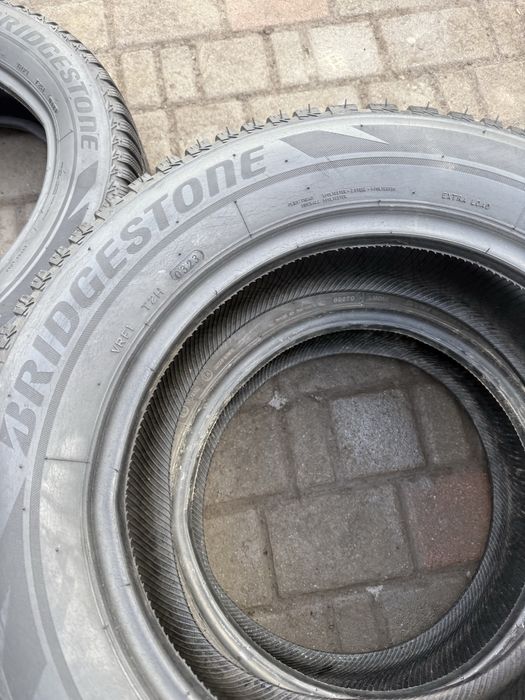 Колеса/резина/гума 215/60R16 Bridgestone