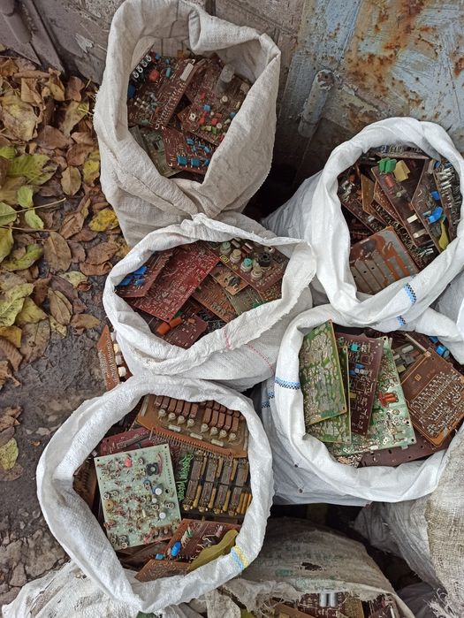 Продам радиоплаты-208кг