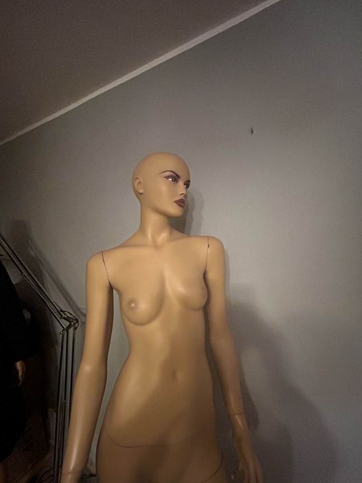 Manekin wolnostojący damski