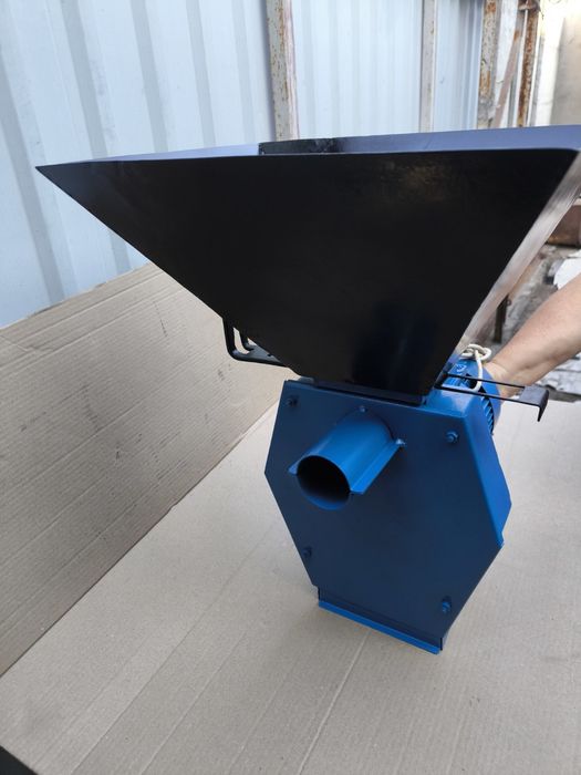 Крупорушка электрическая на 220В