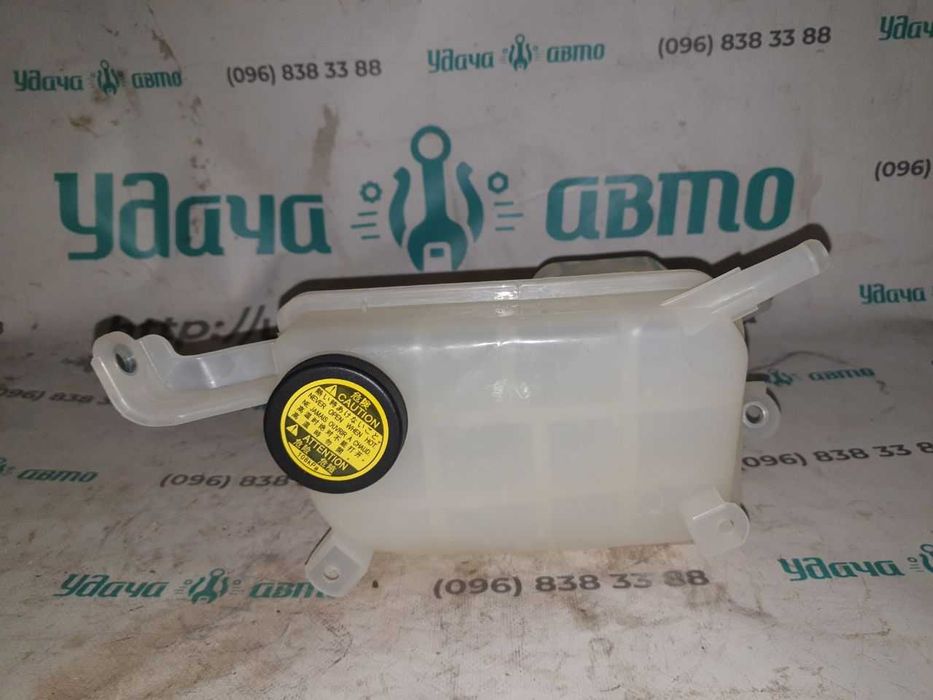 Расширительный бачок охлаждения toyota prius 30  1648028080 16480-28080
