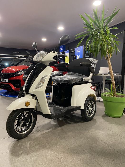 Scooter 100% eletrica , velocipede , bicicleta eletrica