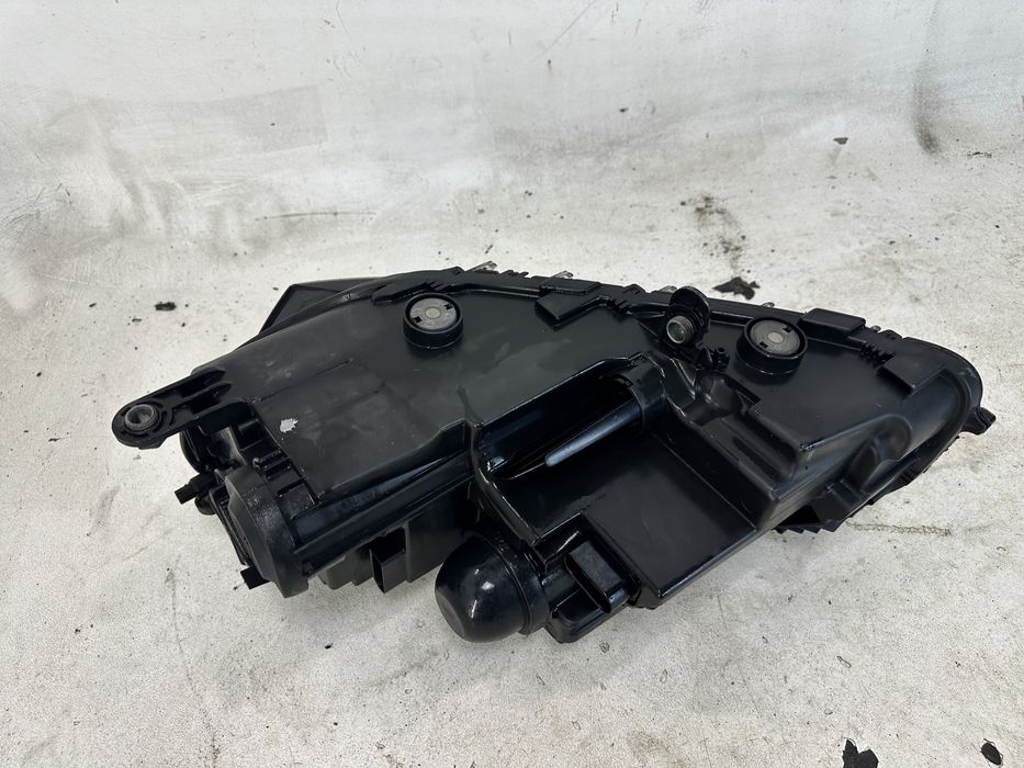 Volkswagen Passat B7 lampa reflektor prawy przedni przód UK VW