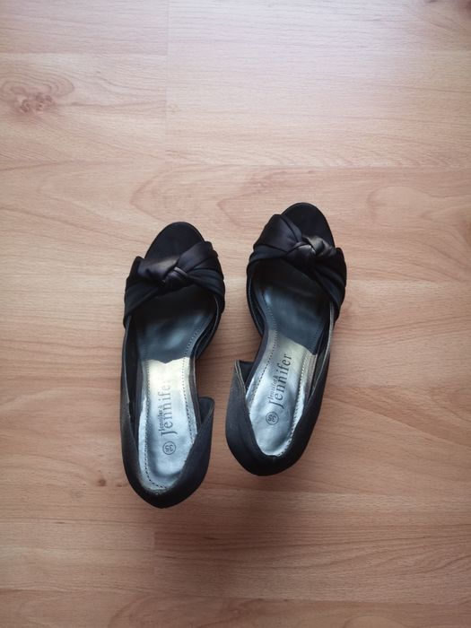 Szpilki czarne satynowe