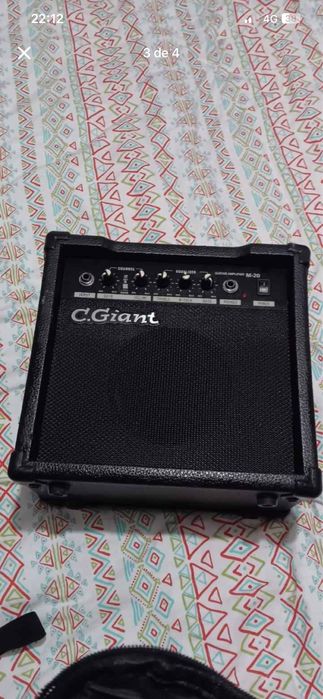 Quitarra eletrica com caixa acustica